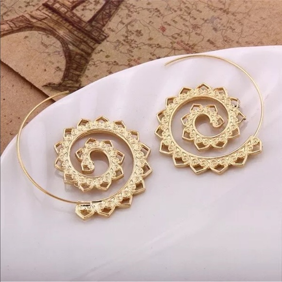 New Gold Plated Tone Sun Sunflower Hoop Earrings - Picture 4 of 4